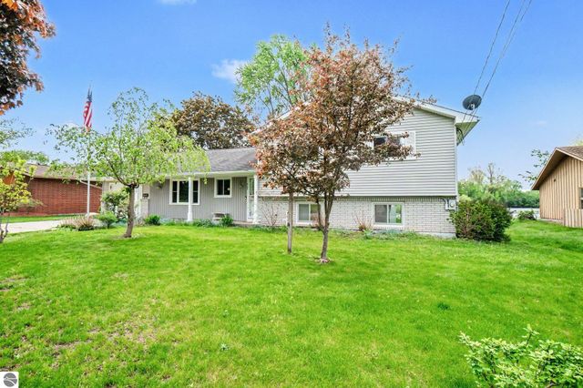 937 Riverview Drive, Alma, MI 48801