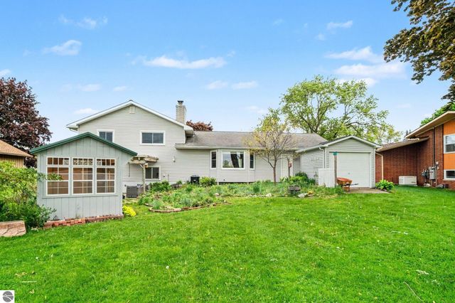 937 Riverview Drive, Alma, MI 48801
