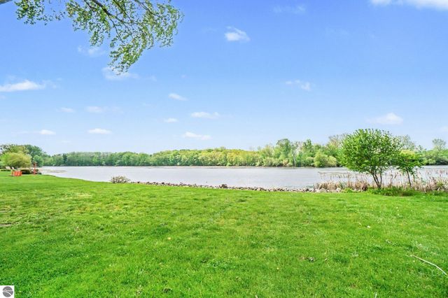 937 Riverview Drive, Alma, MI 48801