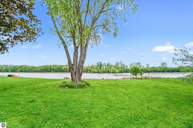 937 Riverview Drive, Alma, MI 48801