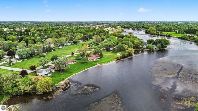 937 Riverview Drive, Alma, MI 48801