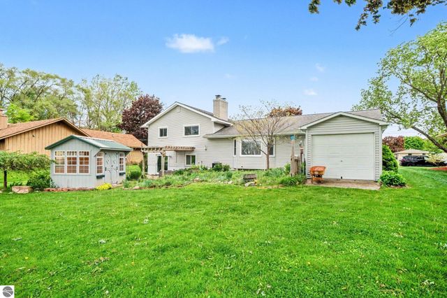937 Riverview Drive, Alma, MI 48801