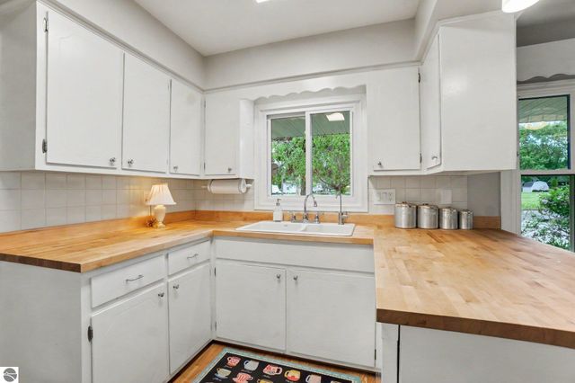 937 Riverview Drive, Alma, MI 48801