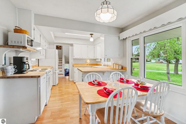 937 Riverview Drive, Alma, MI 48801