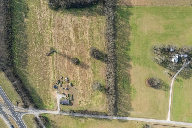 815 S Cross Bridges Rd, Mount Pleasant, TN 38474
