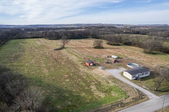 815 S Cross Bridges Rd, Mount Pleasant, TN 38474
