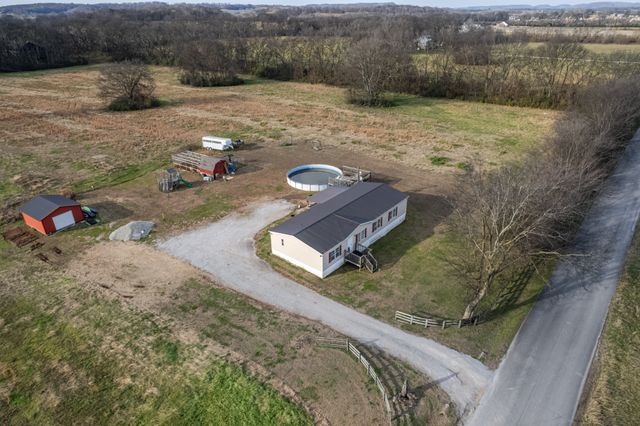 815 S Cross Bridges Rd, Mount Pleasant, TN 38474