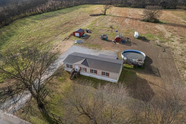 815 S Cross Bridges Rd, Mount Pleasant, TN 38474