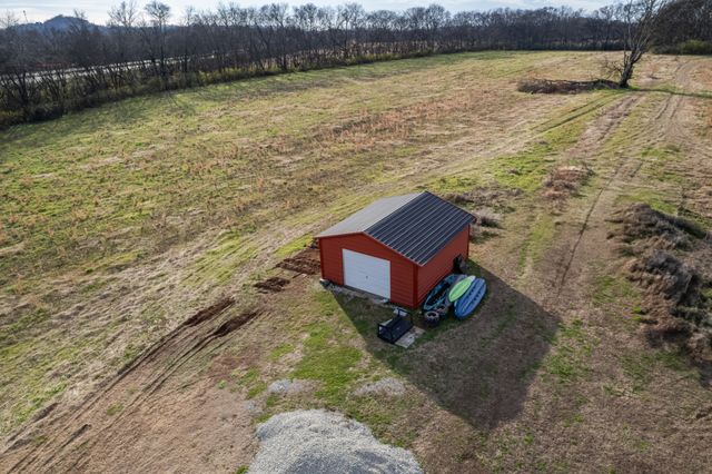 815 S Cross Bridges Rd, Mount Pleasant, TN 38474