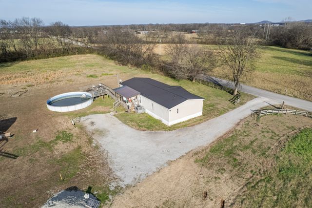 815 S Cross Bridges Rd, Mount Pleasant, TN 38474