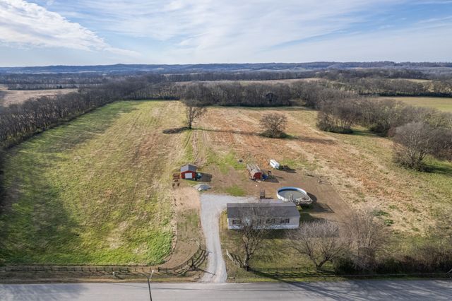 815 S Cross Bridges Rd, Mount Pleasant, TN 38474