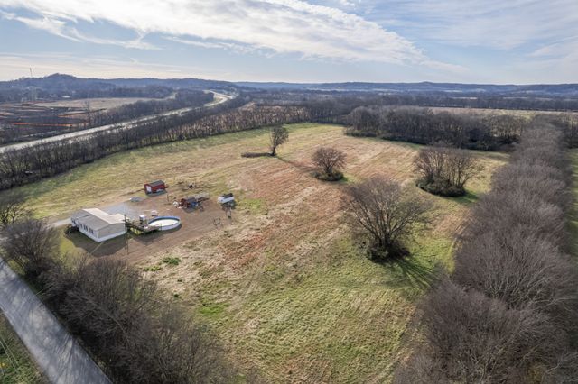 815 S Cross Bridges Rd, Mount Pleasant, TN 38474