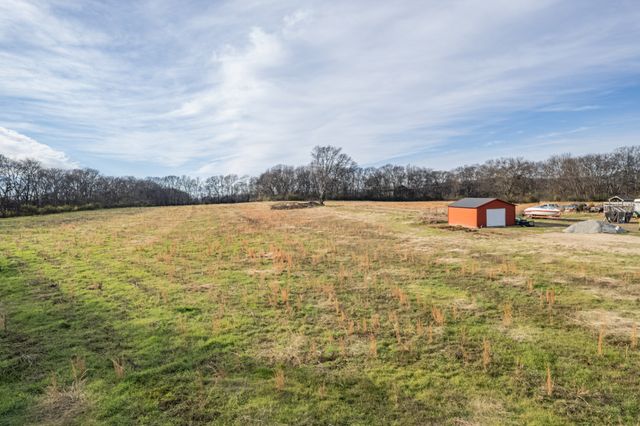815 S Cross Bridges Rd, Mount Pleasant, TN 38474