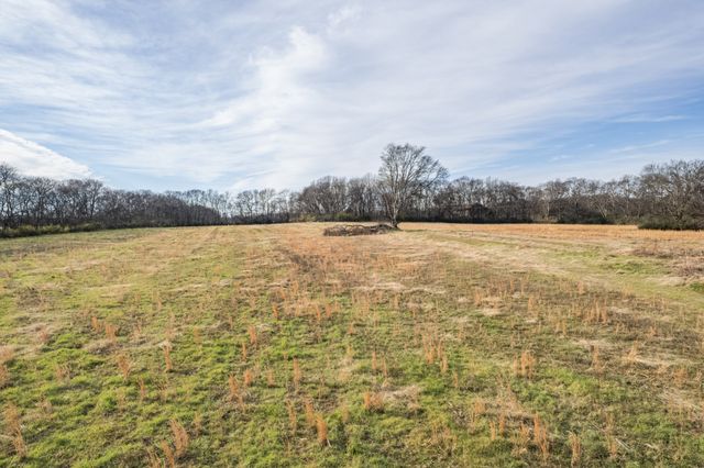 815 S Cross Bridges Rd, Mount Pleasant, TN 38474