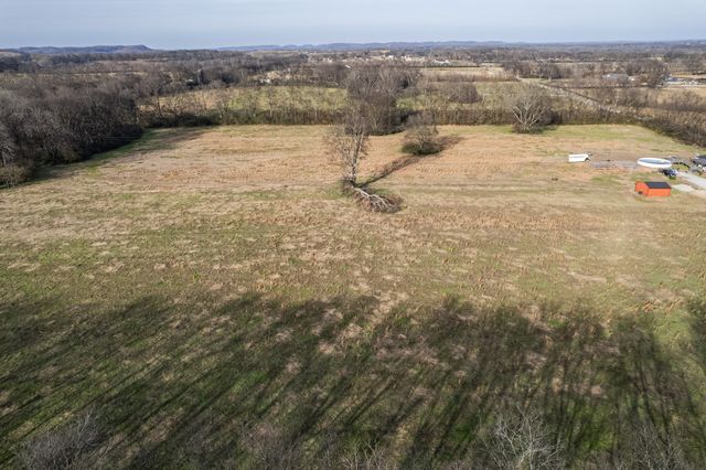 815 S Cross Bridges Rd, Mount Pleasant, TN 38474