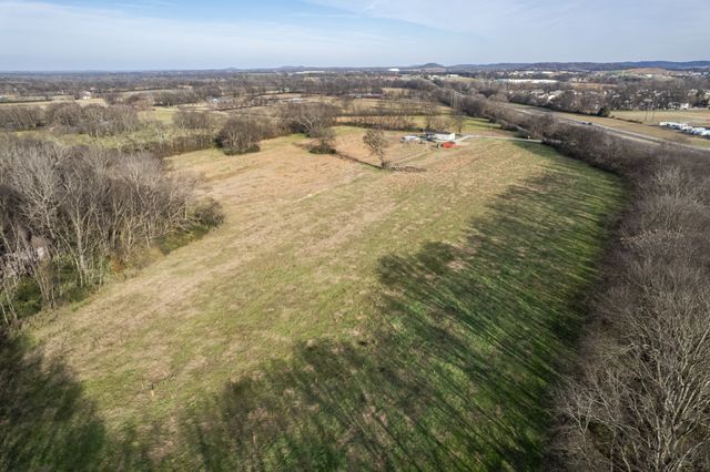 815 S Cross Bridges Rd, Mount Pleasant, TN 38474
