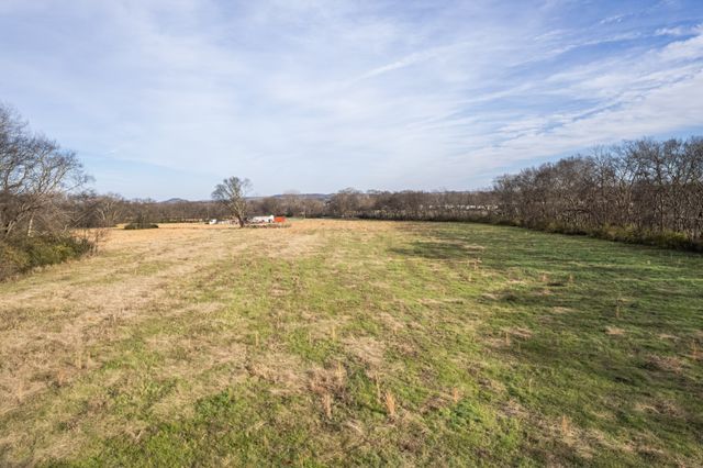 815 S Cross Bridges Rd, Mount Pleasant, TN 38474