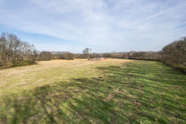 815 S Cross Bridges Rd, Mount Pleasant, TN 38474