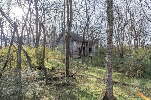 815 S Cross Bridges Rd, Mount Pleasant, TN 38474