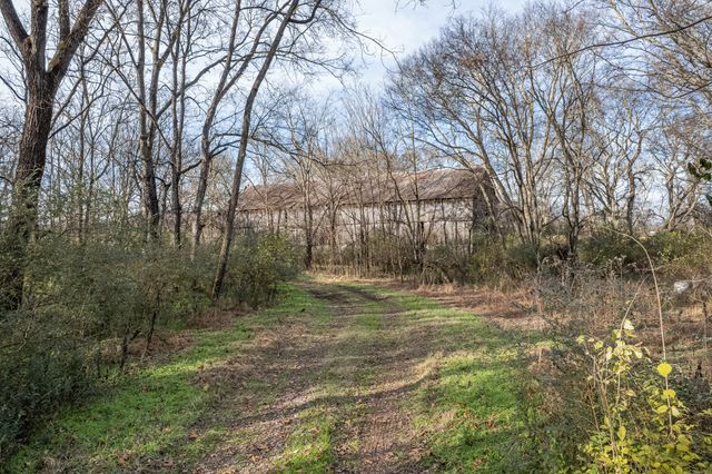 815 S Cross Bridges Rd, Mount Pleasant, TN 38474