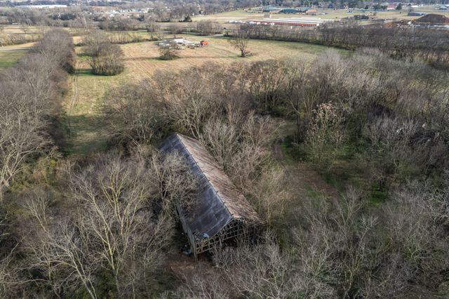 815 S Cross Bridges Rd, Mount Pleasant, TN 38474