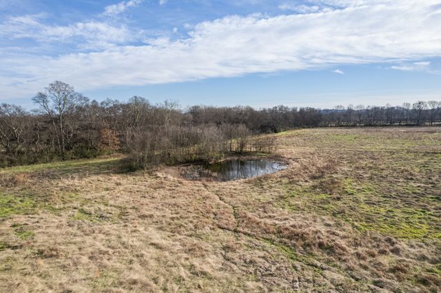 815 S Cross Bridges Rd, Mount Pleasant, TN 38474
