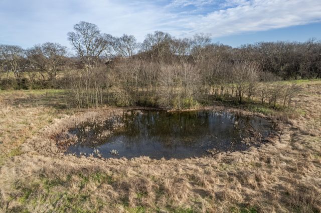 815 S Cross Bridges Rd, Mount Pleasant, TN 38474