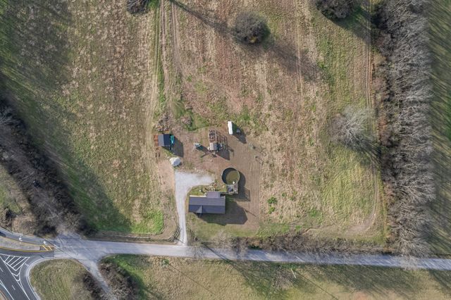 815 S Cross Bridges Rd, Mount Pleasant, TN 38474
