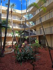 8615 NW 8th St 319, Miami, FL 33126