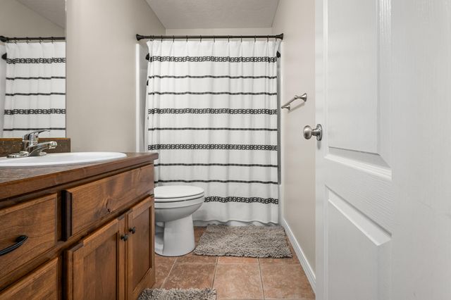 393 N Ladera Drive, Republic, MO 65738