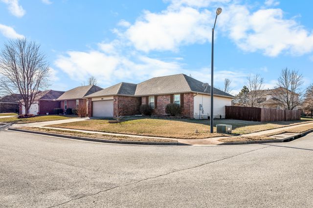 393 N Ladera Drive, Republic, MO 65738