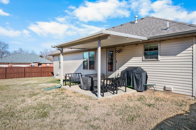 393 N Ladera Drive, Republic, MO 65738