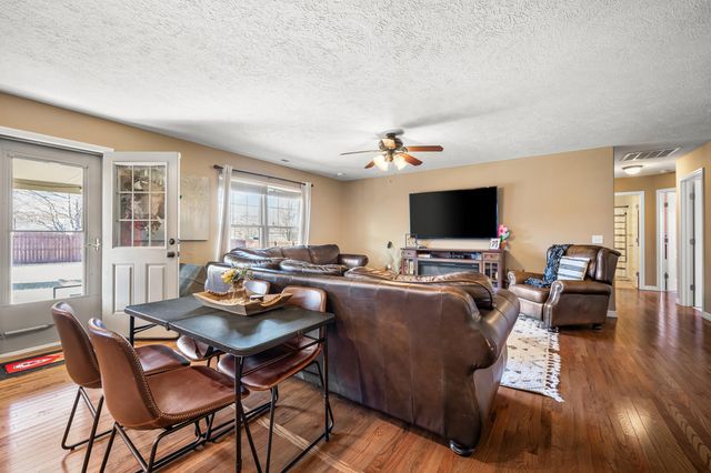 393 N Ladera Drive, Republic, MO 65738