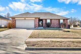 393 N Ladera Drive, Republic, MO 65738