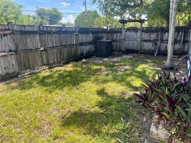 630 NE 15th Court, Fort Lauderdale, FL 33304