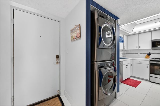 2290 OCEAN SHORE BOULEVARD 2070, Ormond Beach, FL 32176