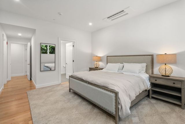 400 Hunnewell St 103, Needham, MA 02494