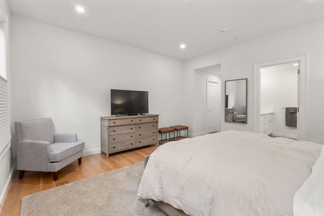 400 Hunnewell St 103, Needham, MA 02494