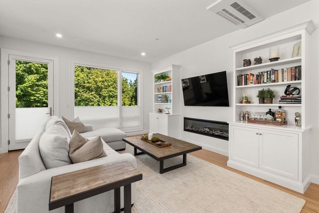 400 Hunnewell St 103, Needham, MA 02494