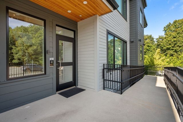 400 Hunnewell St 103, Needham, MA 02494