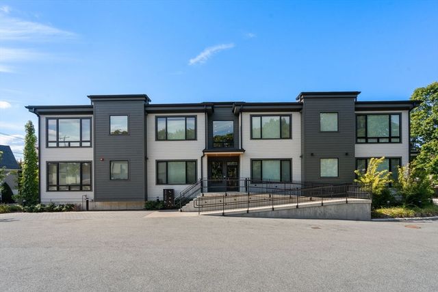 400 Hunnewell St 103, Needham, MA 02494