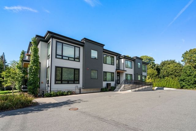 400 Hunnewell St 103, Needham, MA 02494