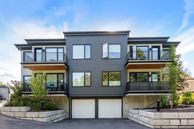 400 Hunnewell St 103, Needham, MA 02494