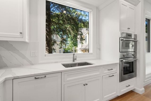 400 Hunnewell St 103, Needham, MA 02494