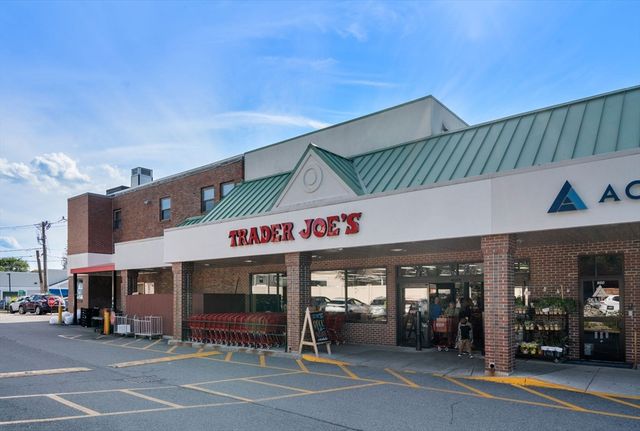 400 Hunnewell St 103, Needham, MA 02494