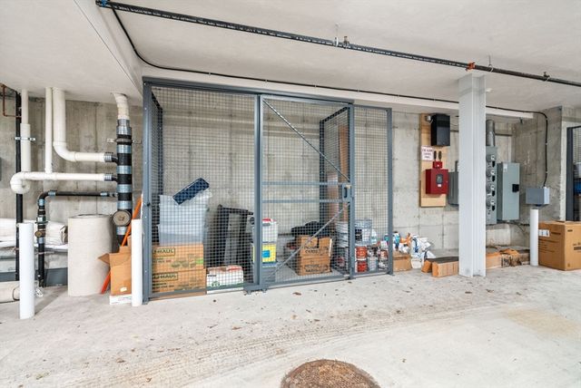 400 Hunnewell St 103, Needham, MA 02494
