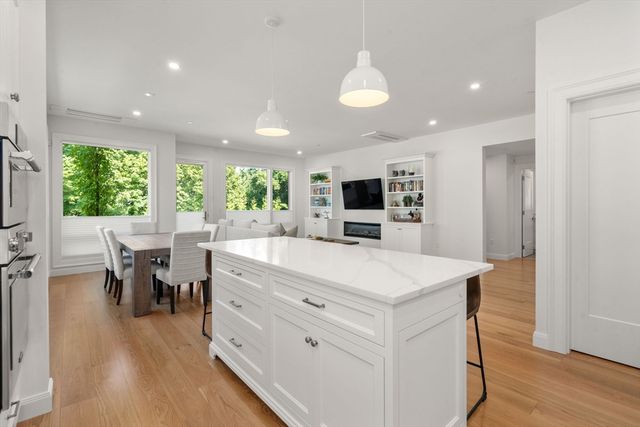 400 Hunnewell St 103, Needham, MA 02494