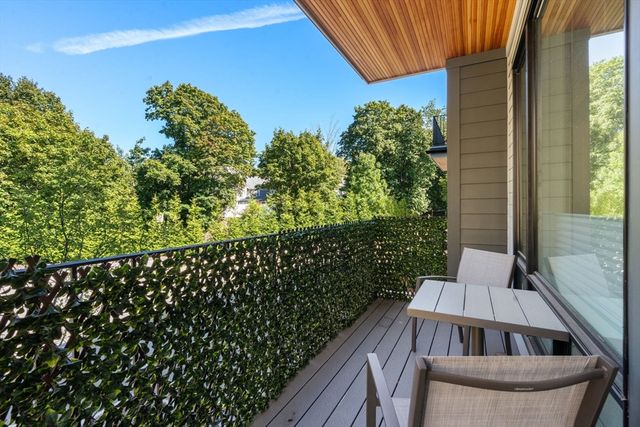 400 Hunnewell St 103, Needham, MA 02494