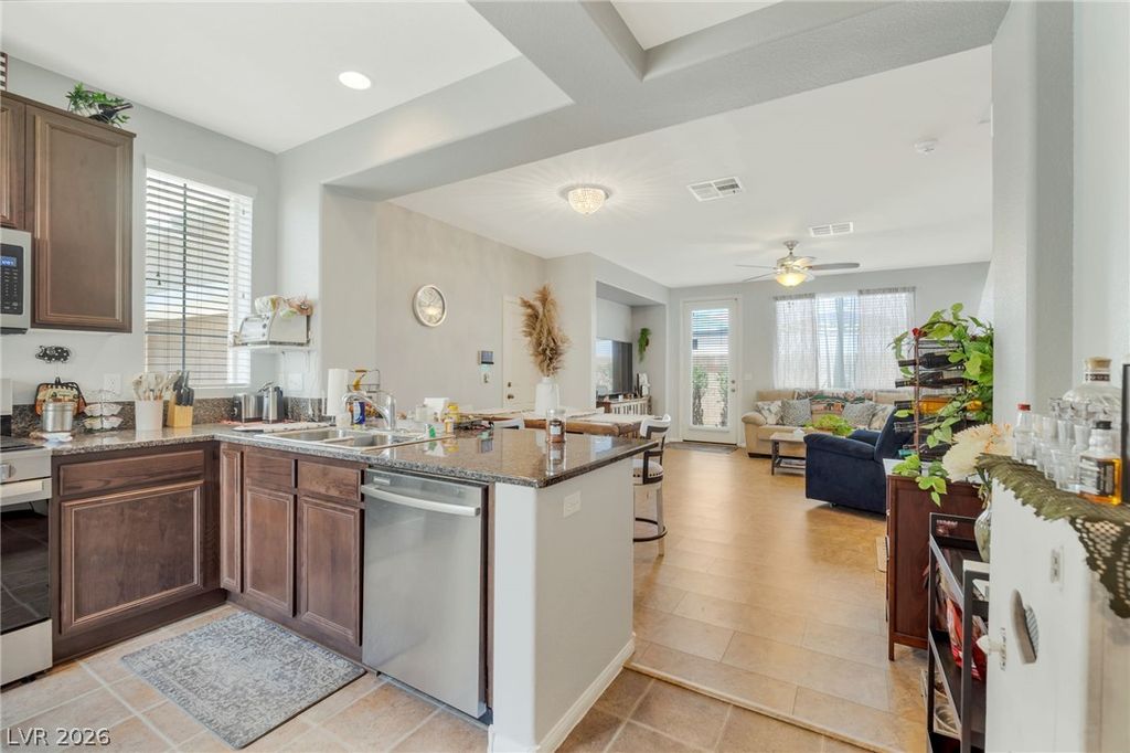 8386 Creek Canyon Avenue, Las Vegas, NV 89113 — photo 2
