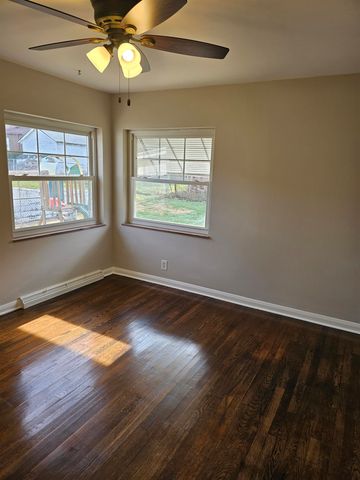 4021 Van Sant St., Huntington, WV 25704